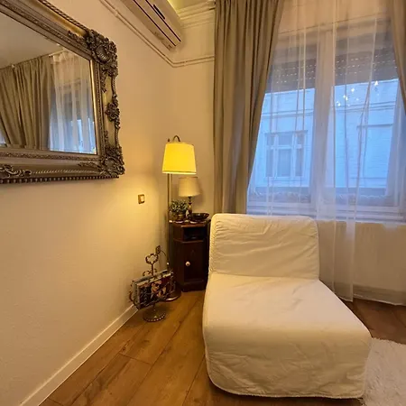 Exclusive Antique Next To The Fashion Street Appartement