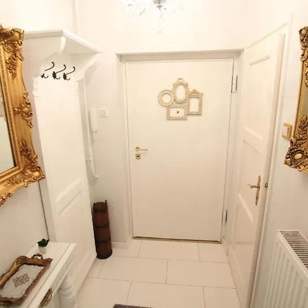 Exclusive Antique Next To The Fashion Street * Budapešť