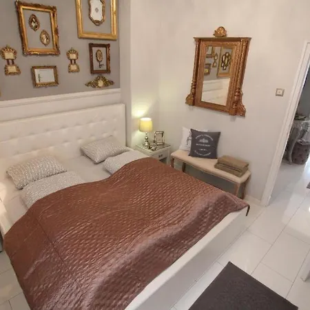 Apartmán Exclusive Antique Next To The Fashion Street *
