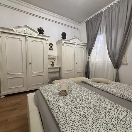 Exclusive Antique Next To The Fashion Street * Будапешт