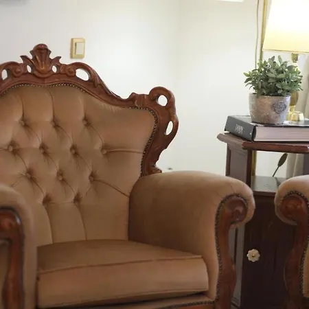 Exclusive Antique Next To The Fashion Street Будапешт